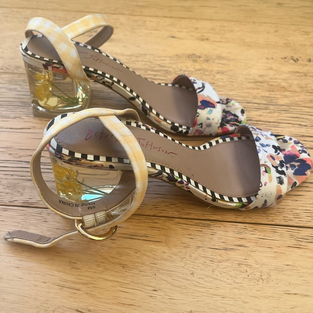 betsey johnson heels with flower inside heel